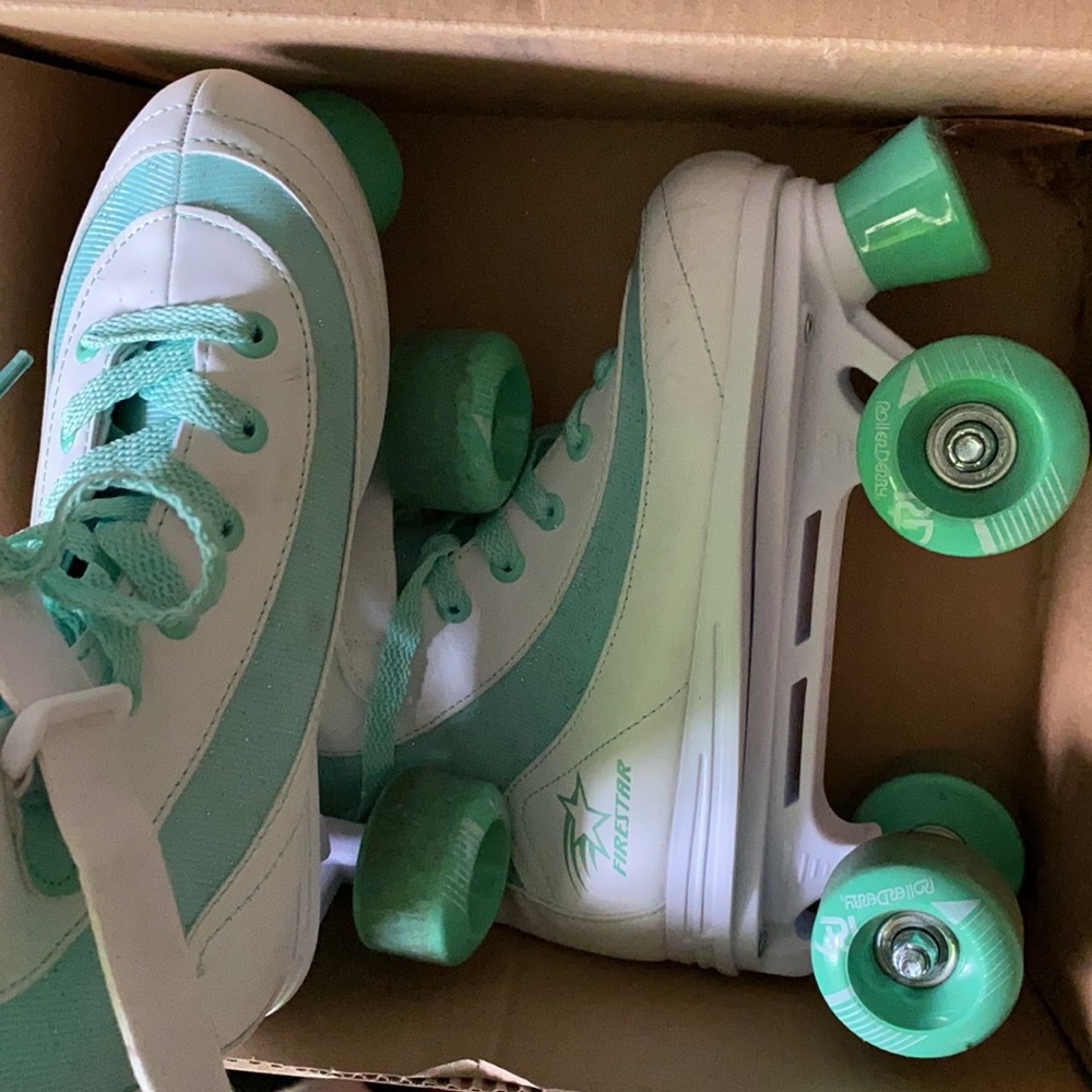 Like new Roller skates white and mint